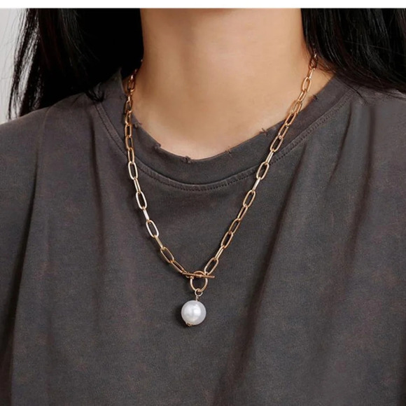 Fashion Jewelry Jewelry - Fashion golden tone chain, Pearl pendant choker / necklace